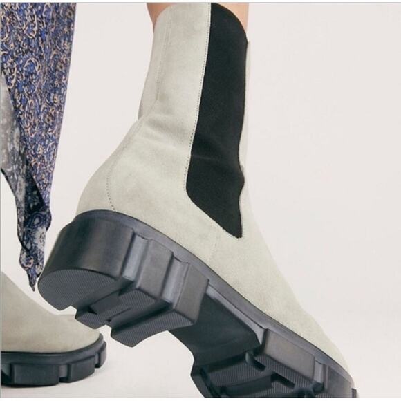 Free People | Women’s Brooks Lug Sole Chelsea Boots Suede Cream & Black Platform - Picture 2 of 13